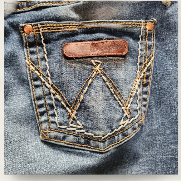 Wrangler Women's Boot Cut Jeans – Size 7/8 x 36 | Denim Mid-Rise Western Fit - Picture 8 of 8